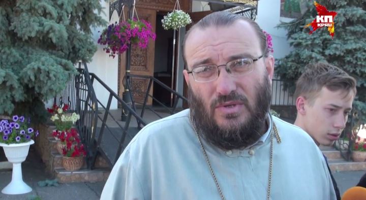 ο π.Βιτάλης καταγγέλει