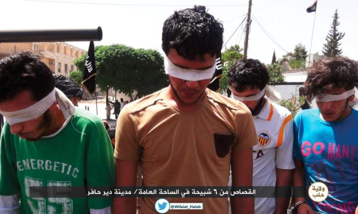 αυτούς τους νέους τους καταδίκασαν σε θάνατο στην Ντέιρ Έζορ γιατι διαδήλωσαν υπέρ του Άσσαντ