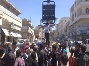  H IS  σταύρωσε ζωντανό για 8 ώρες  άντρα σε πινακίδα του δρόμου στο Αl Bab στο Χαλέπι.Προηγήθηκαν 20 μαστιγώσεις για ψευδομαρτυρία.