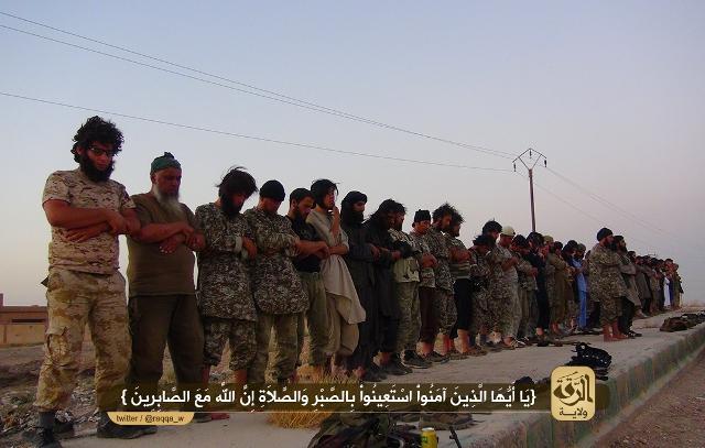 προσεύχονται πριν την επίθεση και το μακελάρισμα