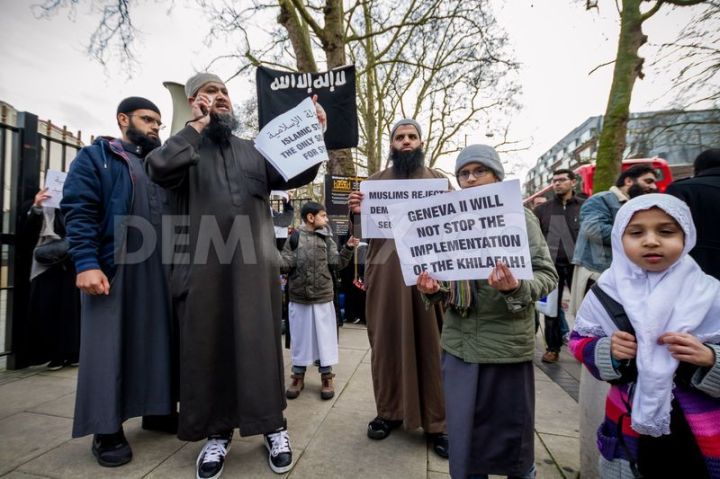 Ισλαμιστές διαδηλώνουν στο Λονδίνο για την δημιουργία Ισλαμικού Κράτους
