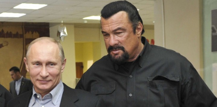 7603024-steven-seagal-s-exhibe-en-crimee-a-cote-des-separatistes
