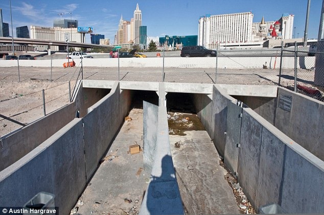 las-vegas-tunnel-people-53