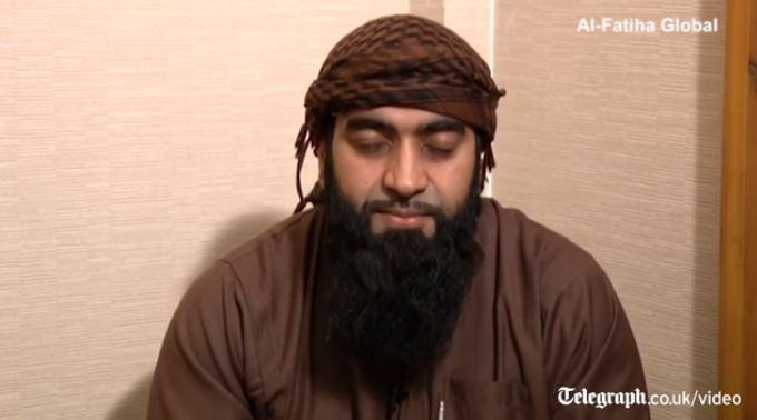 απο βίντεο των μουσουλμάνων φίλων του θύματοςστην Αγγλία που παρακαλούν για την απελευθέρωσή του