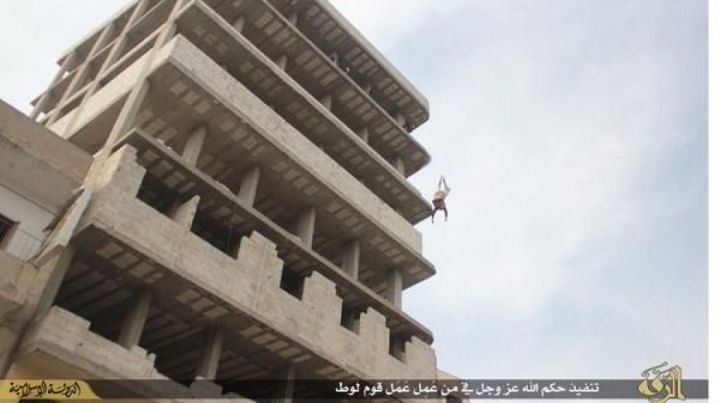 B8rR_2GCMAANzxe_454372_highres