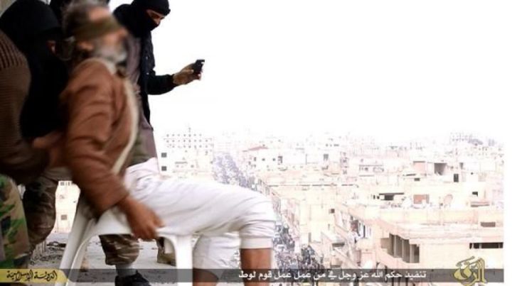 B8rR_2ICAAEAX6s_534298_highres