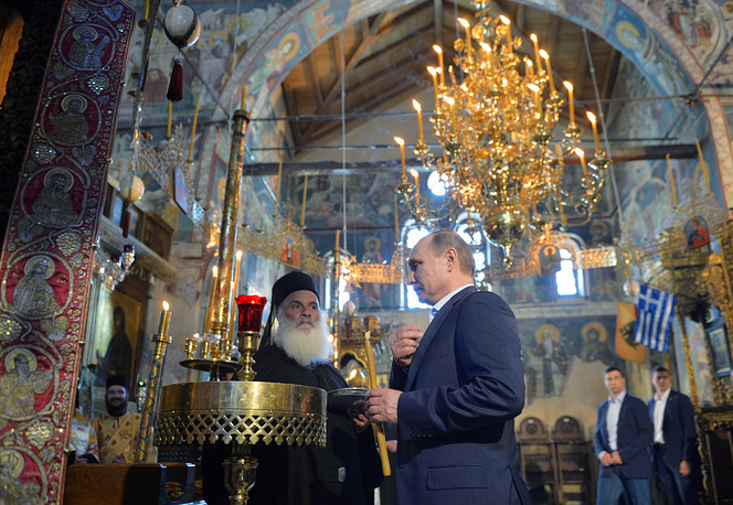 GREECE - MAY 28, 2016: Russia's President Vladimir Putin (C) at the Protaton church (the Church of the Assumption of Our Lady) on Mount Athos. Alexei Druzhinin/Russian Presidential Press and Information Office/TASS Ãðåöèÿ. 28 ìàÿ 2016. Ïðåçèäåíò ÐÔ Âëàäèìèð Ïóòèí (â öåíòðå) â õðàìå Óñïåíèÿ Ïðåñâÿòîé Áîãîðîäèöû íà Ñâÿòîé ãîðå Àôîí. Àëåêñåé Äðóæèíèí/ïðåññ-ñëóæáà ïðåçèäåíòà ÐÔ/ÒÀÑÑ
