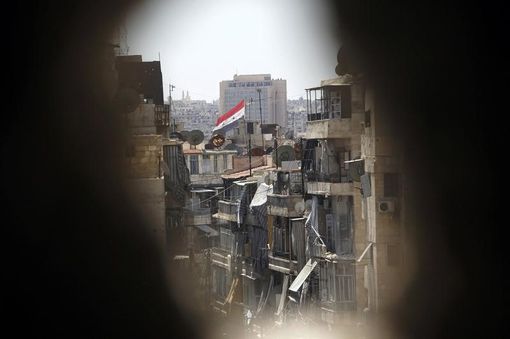 Un Français lié à des réseaux djihadistes syriens et visé par un mandat d'arrêt européen a été arrêté samedi soir à Berlin. Selon les autorités françaises et allemandes, il a été arrêté à sa descente d'un avion en provenance d'Istanbul. /Photo d'archives/REUTERS/Muzaffar Salman